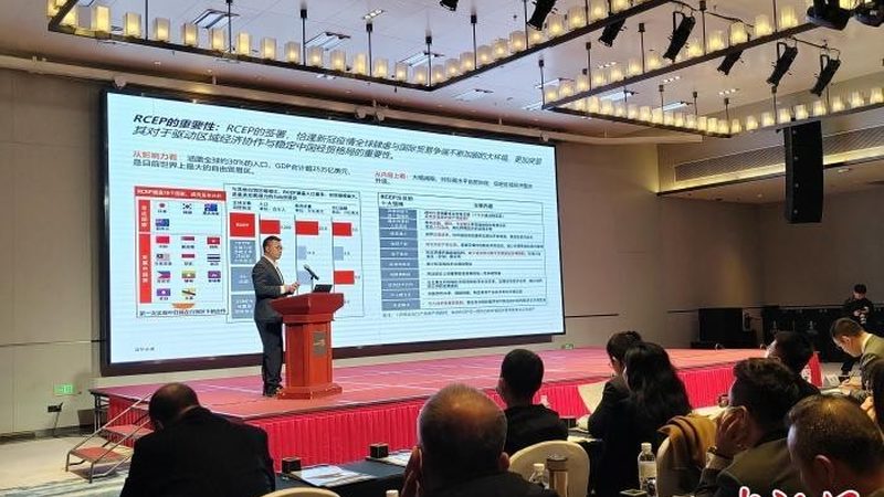 管理咨询公司如何深入分析项目案例？**